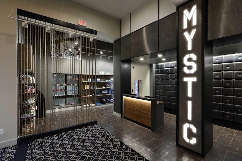Hilton Mystic Hotel Eksteriør billede